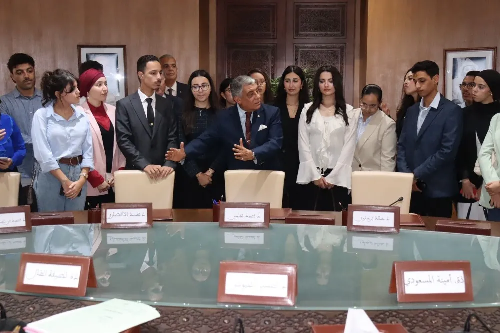 صورة استقبال وفد طلاب