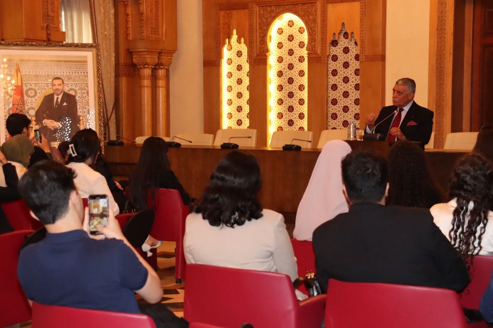 صورة نادي سكايلاين لدبلوماسية الشباب في زيارة للمحكمة الدستورية